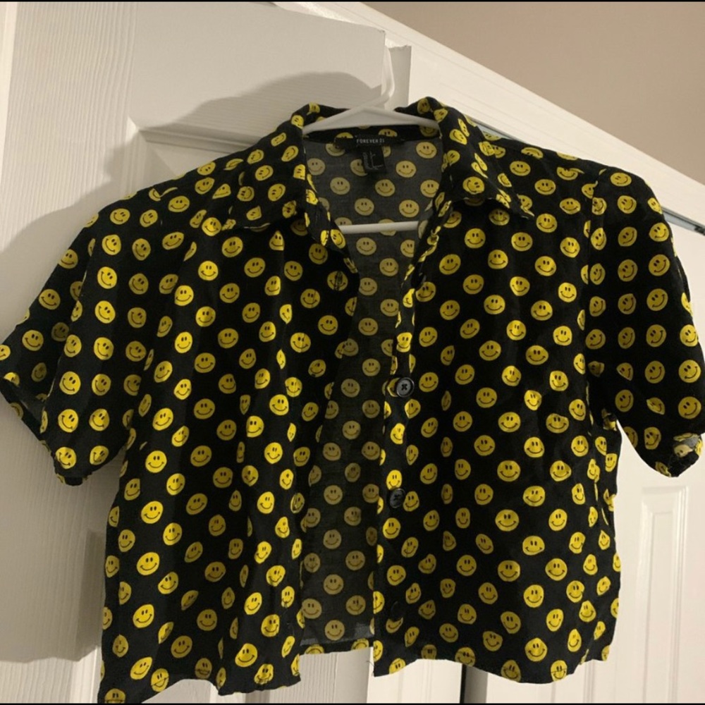 Smiley button up